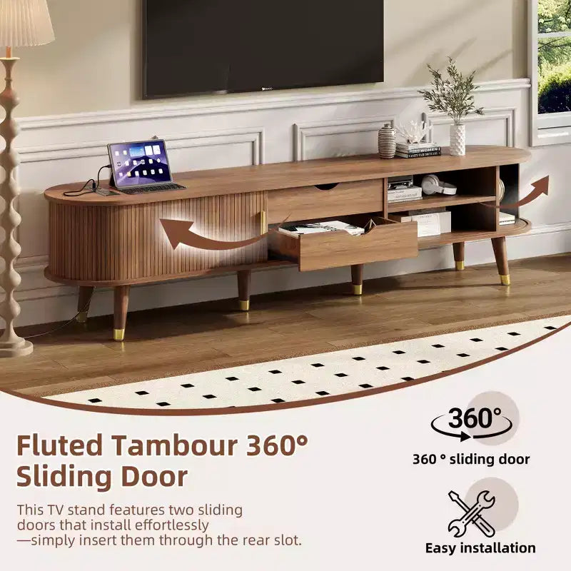 Meuble TV ovale cannelé en bois avec station de recharge pour TV jusqu'à 80", console média de style Mid-Century avec porte coulissante à tambour, noyer