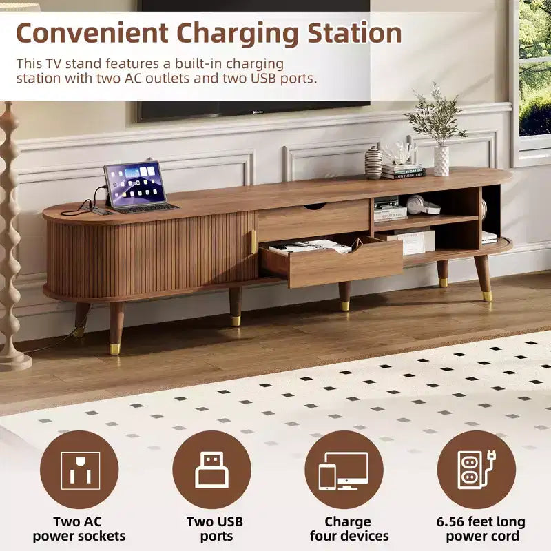 Meuble TV ovale cannelé en bois avec station de recharge pour TV jusqu'à 80", console média de style Mid-Century avec porte coulissante à tambour, noyer