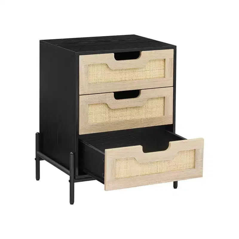 Table de chevet à 3 tiroirs en rotin avec cadre noir, table de nuit avec façades de tiroirs en rotin pour chambre à coucher